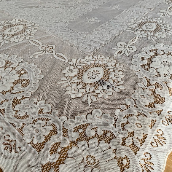 Elegant Lace Curtain or Tablecloth - Picture 3 of 7